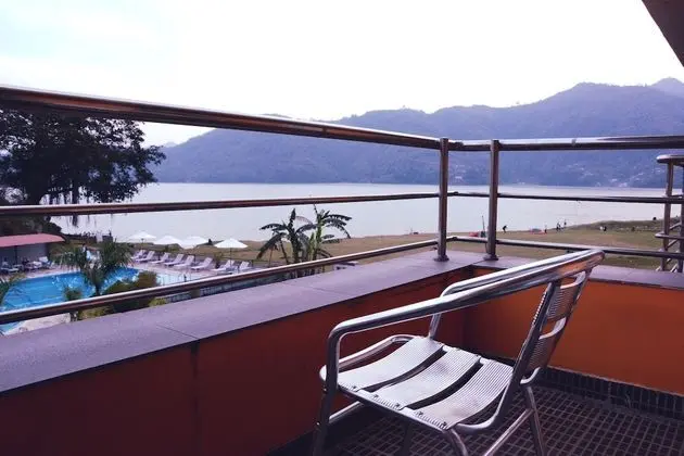 Deluxe Tek Büyük veya İki Ayrı Yataklı Oda, 1 Yatak Odası, Balkon, Göl Manzaralı