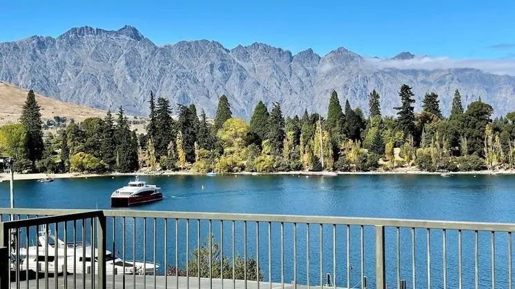 Stüdyo, Göl Manzaralı