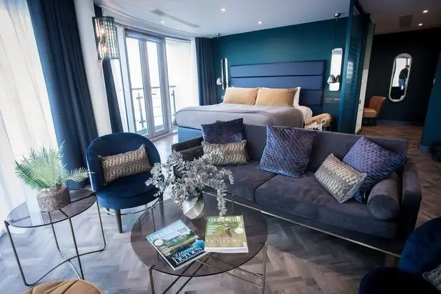 Süit (The Other Penthouse Suite)