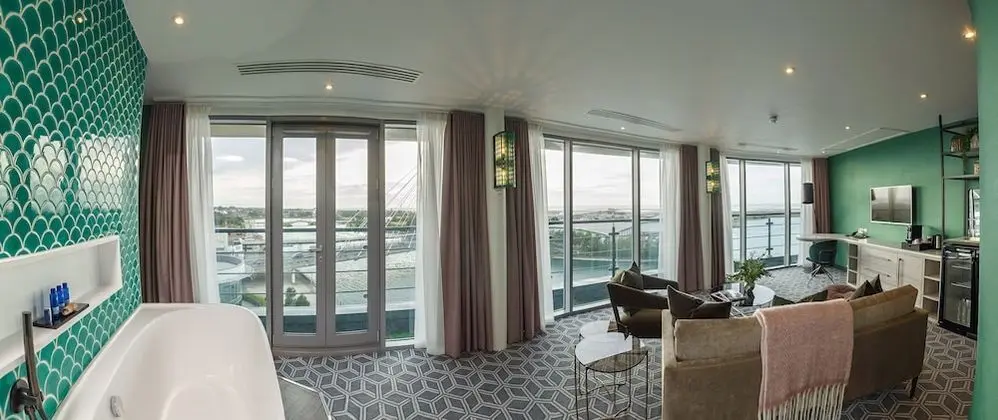 Süit (The Other Penthouse Suite)