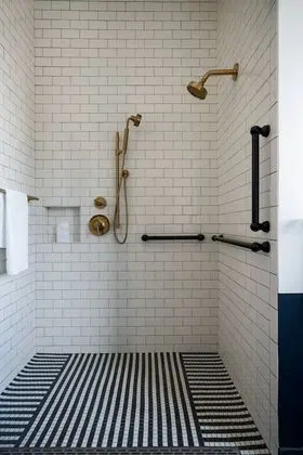 Junior Süit, 1 En Büyük (King) Boy Yatak (Mobility Accessible, Roll-In Shower)