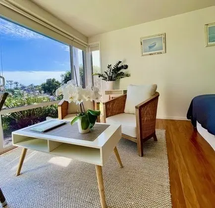 Oda, Deniz Manzaralı (Apartment One)