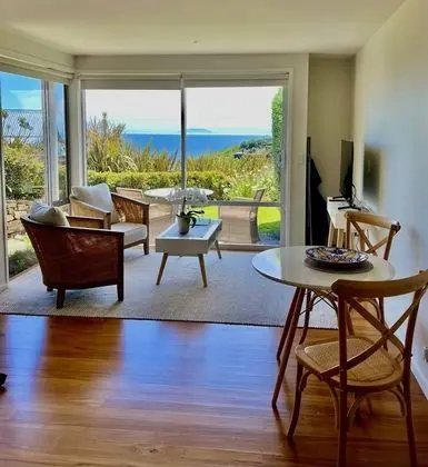 Oda, Deniz Manzaralı (Apartment Two)