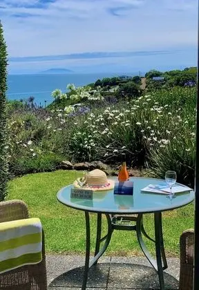 Oda, Deniz Manzaralı (Apartment Two)