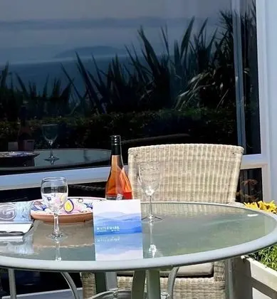 Oda, Deniz Manzaralı (Apartment Two)