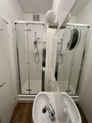 Superior İki Ayrı Yataklı Oda, Banyolu/Duşlu, Avlu Manzaralı (or Superior King)