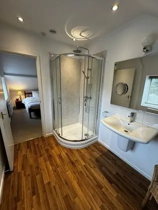 Superior Tek Büyük Yataklı Oda, Banyolu/Duşlu, Avlu Manzaralı (Double Ensuite)