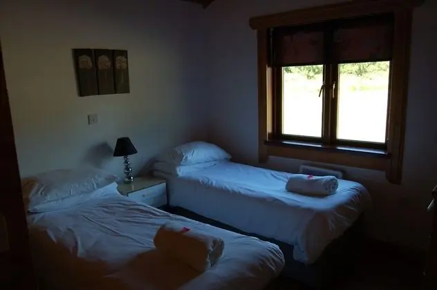Dağ Evi, Banyolu/Duşlu (Heron Lodge)