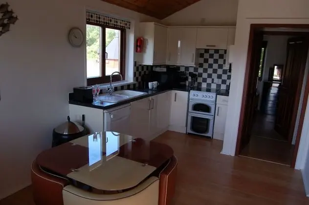 Dağ Evi, Banyolu/Duşlu (Willow Lodge)