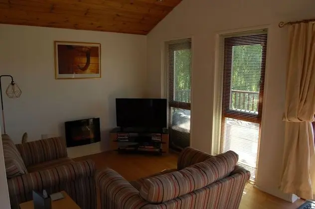 Dağ Evi, Banyolu/Duşlu (Willow Lodge)