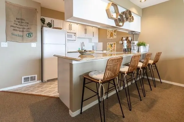 Daire, 1 En Büyük (King) Boy Yatak ve Çekyat (Waters Edge 304)