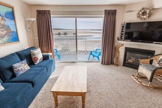 Daire, 1 Büyük (Queen) Boy Yatak ve Çekyat (Waters Edge 412)