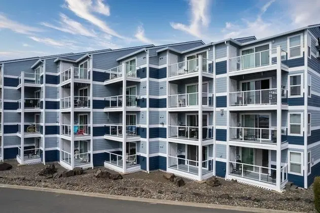 Daire, 1 Büyük (Queen) Boy Yatak ve Çekyat (Waters Edge 412)