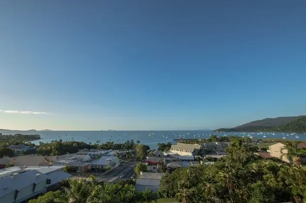 1 Bedroom High Floor Apartment with Balcony and Ocean View