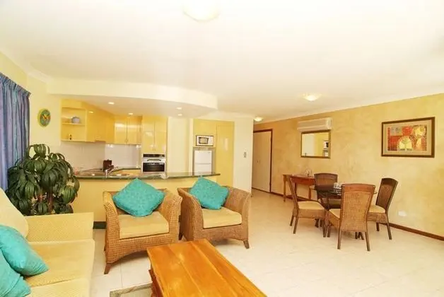 2 Bedroom 2 Bathroom Apartment with Balcony Jacuzzi and Ocean View