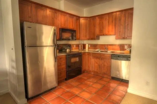 Deluxe One Bedroom King Suite with Outdoor Tub, Full Kitchen and Harbor View