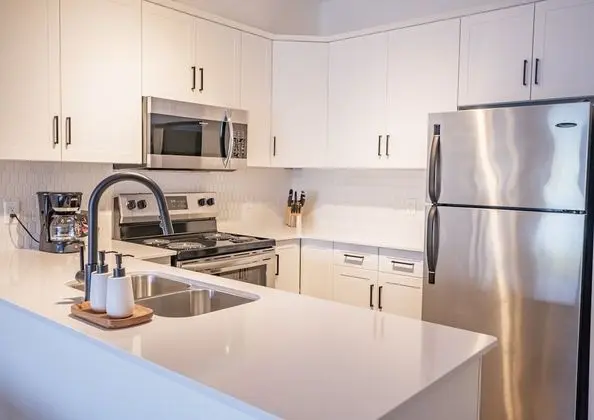 Signature Collection 1 Bedroom Queen Suite with Sofa Bed, Full Kitchen + Harbour View
