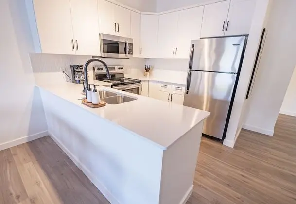 Signature Collection 1 Bedroom Queen Suite with Sofa Bed, Full Kitchen + Harbour View