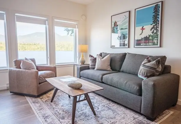 Signature Collection 1 Bedroom Queen Suite with Sofa Bed, Full Kitchen + Harbour View