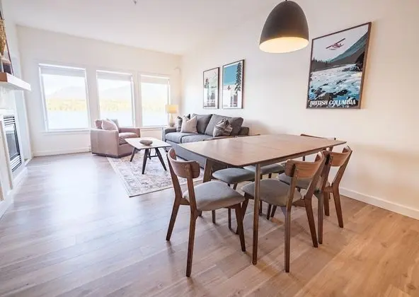 Signature Collection 1 Bedroom Queen Suite with Sofa Bed, Full Kitchen + Harbour View