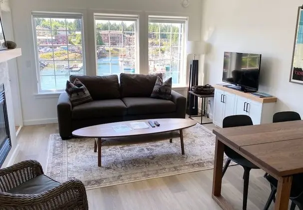 Signature Collection 1 Bedroom Queen Suite with Sofa Bed, Full Kitchen + Harbour View