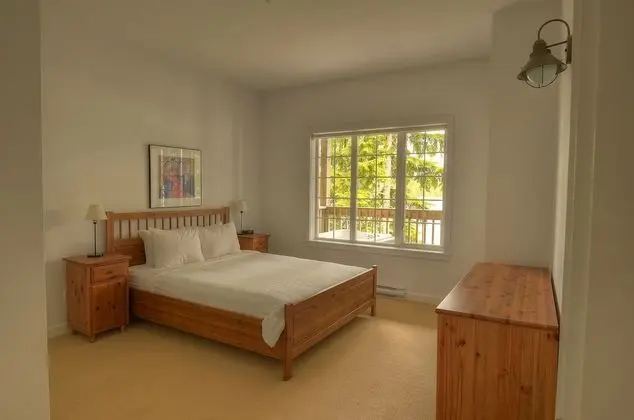 Standard One Bedroom Queen Suite with Sofa Bed, Full Kitchen and Harbor View