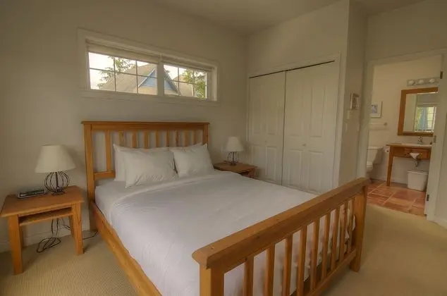 Standard One Bedroom Queen Suite with Sofa Bed, Full Kitchen and Harbor View