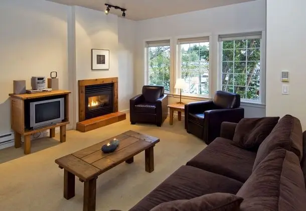 Standard One Bedroom Queen Suite with Sofa Bed, Full Kitchen and Harbor View