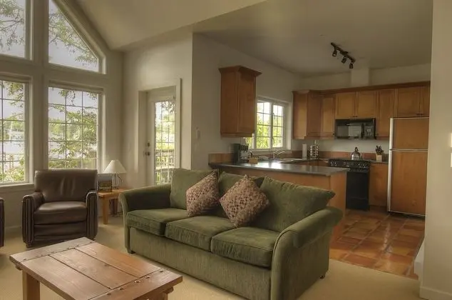 Standard One Bedroom Queen Suite with Sofa Bed, Full Kitchen and Harbor View