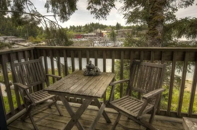 Standard One Bedroom Queen Suite with Sofa Bed, Full Kitchen and Harbor View