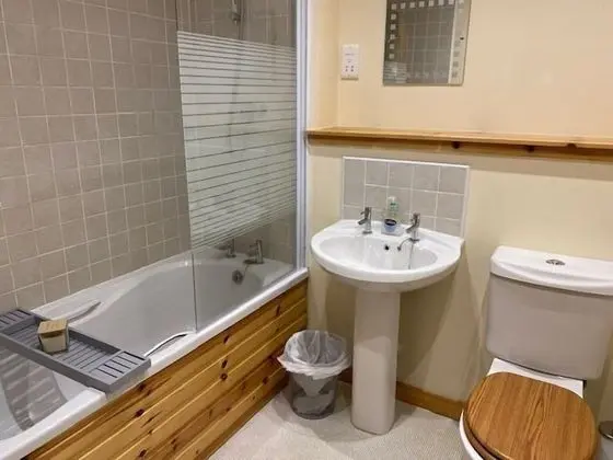 Apart Daire, Banyolu/Duşlu (Riverside Apartments)