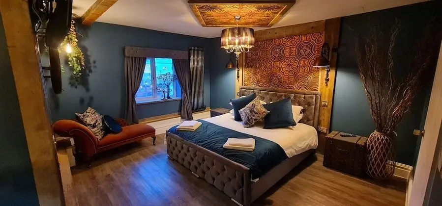 Superior Tek Büyük Yataklı Oda, Banyolu/Duşlu, Kanal Manzaralı (The Duke)