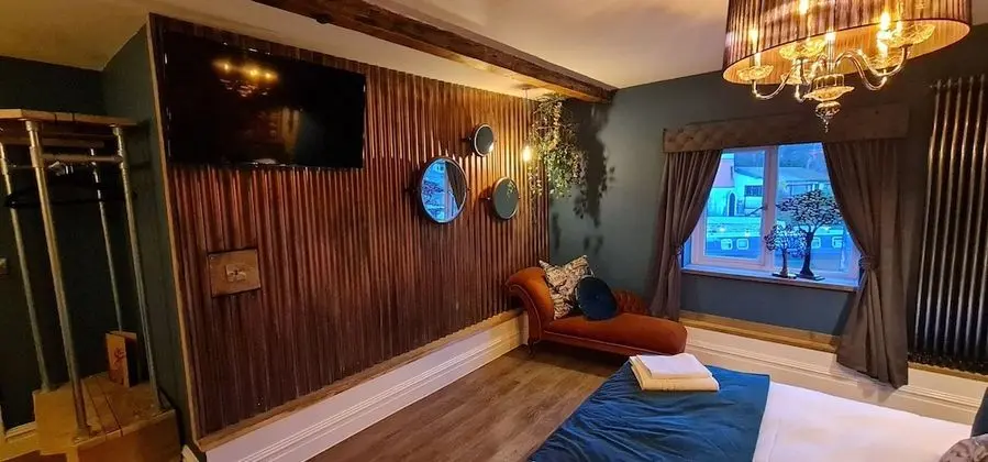 Superior Tek Büyük Yataklı Oda, Banyolu/Duşlu, Kanal Manzaralı (The Duke)