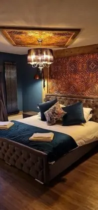 Superior Tek Büyük Yataklı Oda, Banyolu/Duşlu, Kanal Manzaralı (The Duke)