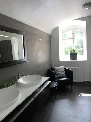 Basic Tek Kişilik Oda, Ortak Banyo, Park Manzaralı