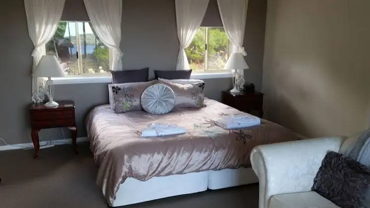 Deluxe Tek Büyük veya İki Ayrı Yataklı Oda, Koy Manzaralı