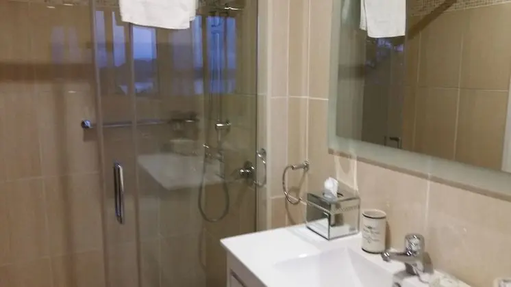 Deluxe Tek Büyük veya İki Ayrı Yataklı Oda, Koy Manzaralı