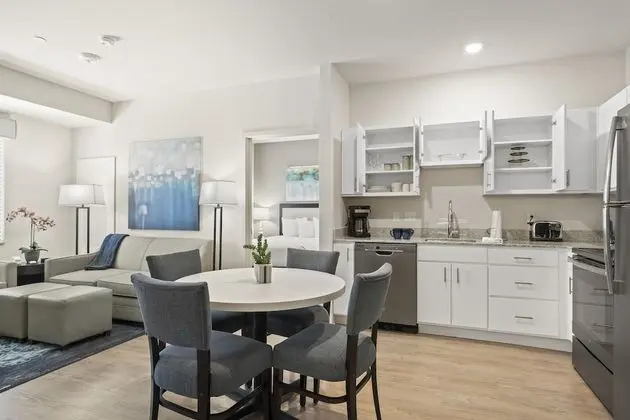 2 Bedroom, 2 Bathroom Furnished Suite