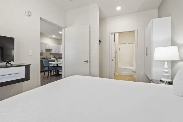 2 Bedroom, 2 Bathroom Furnished Suite