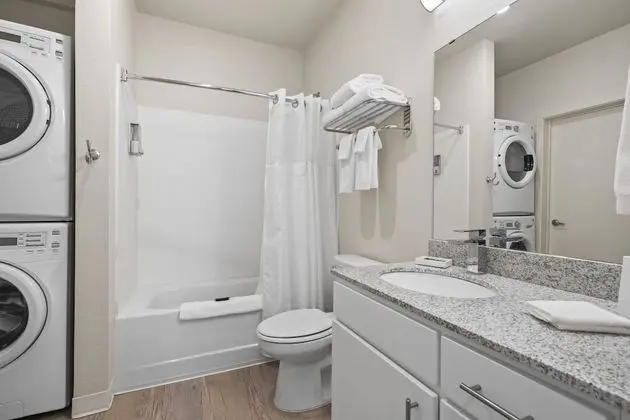 2 Bedroom, 2 Bathroom Furnished Suite