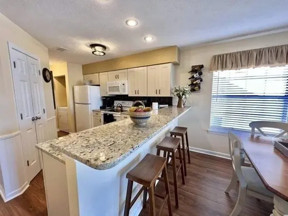 Daire (Waterway Village 23-D)