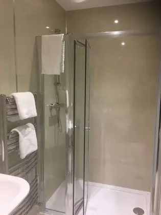 Tek Büyük Yataklı Oda, Banyolu/Duşlu