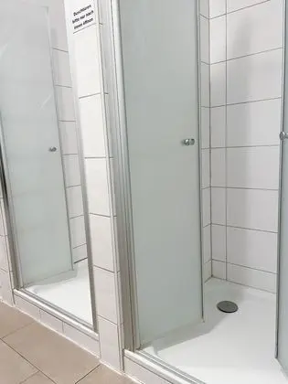 Basic Ortak Ranzalı Oda, Ortak Banyo
