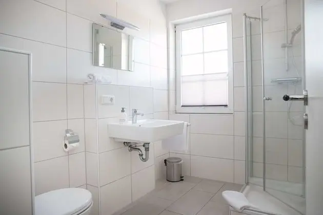 Deluxe Tek Büyük Yataklı Oda, Özel Banyo, Bahçe Manzaralı