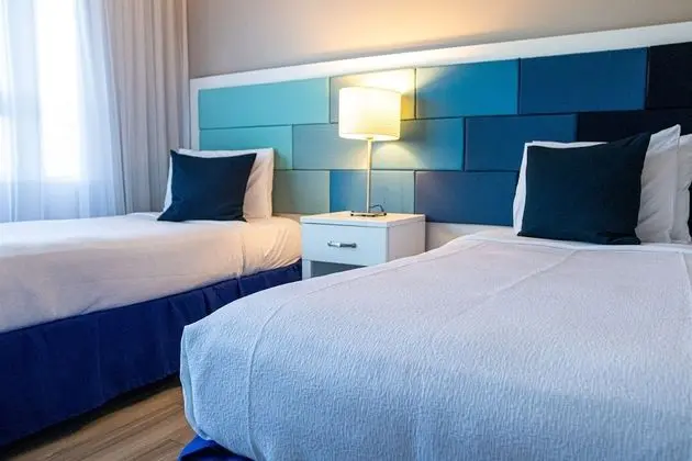Double Twin Room, two twin beds.