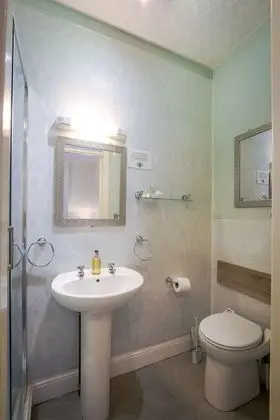 Tek Büyük Yataklı Oda, Banyolu/Duşlu