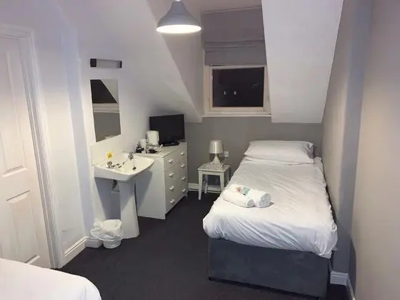 Basic İki Ayrı Yataklı Oda, Ortak Banyo