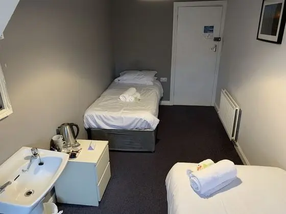 Basic İki Ayrı Yataklı Oda, Ortak Banyo