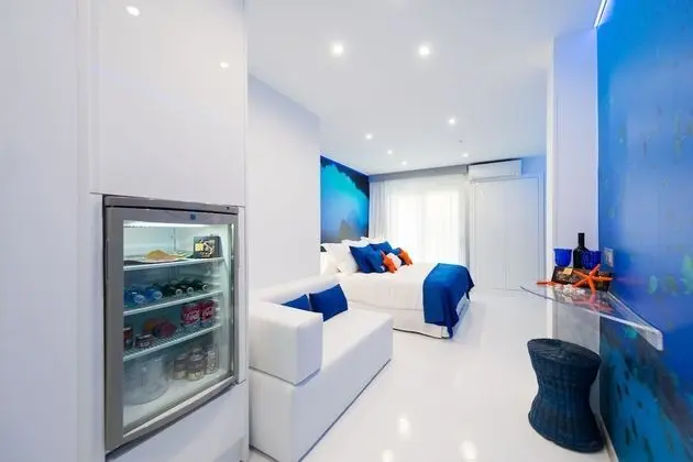 Tek Büyük Yataklı Oda, Balkon (Lateral Sea View)