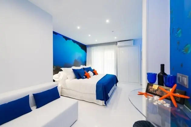 Tek Büyük Yataklı Oda, Balkon (Lateral Sea View)